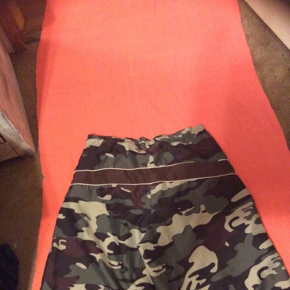 Red Camel size 32 men’s Camo swim trunks - Picture 5 of 8